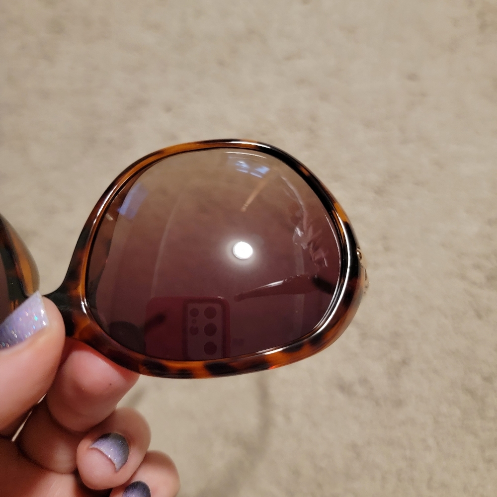 Guess Sunglasses with Case - Picture 6 of 15
